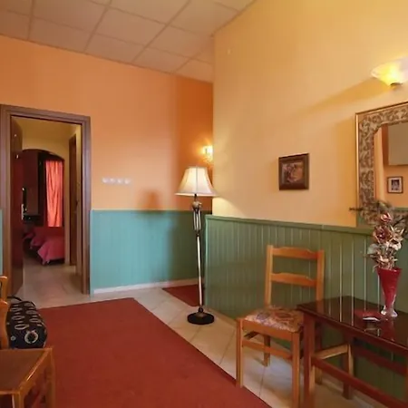 Hotel Varonos