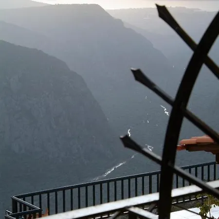 Hotel Varonos Delphi